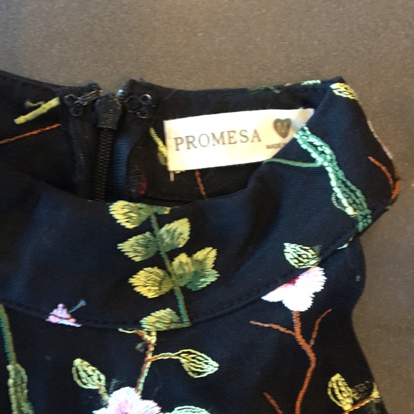 Black Floral Embroidered Promesa Dress - Picture 2 of 8